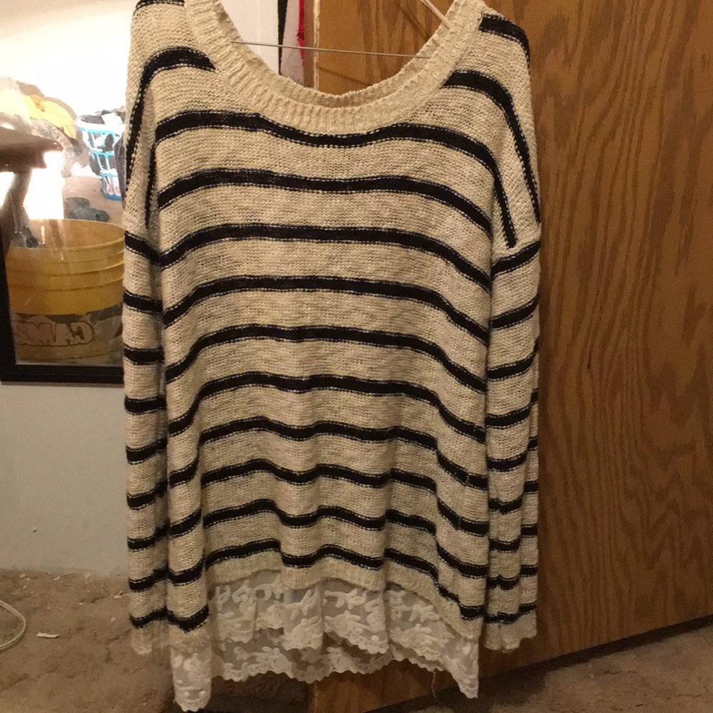 Long sleeve stripe pattern print Lace trimmd btm